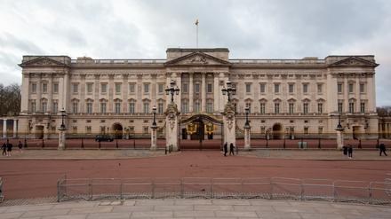 Der Buckingham Palace in London, gesehen von The Mall aus.