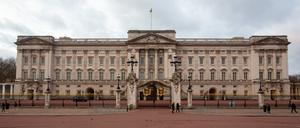 Der Buckingham Palace in London, gesehen von The Mall aus.
