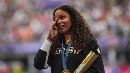 Tränen der Freuden verdrückte Kugelstoß-Olympiasiegerin Yemisi Ogunleye.