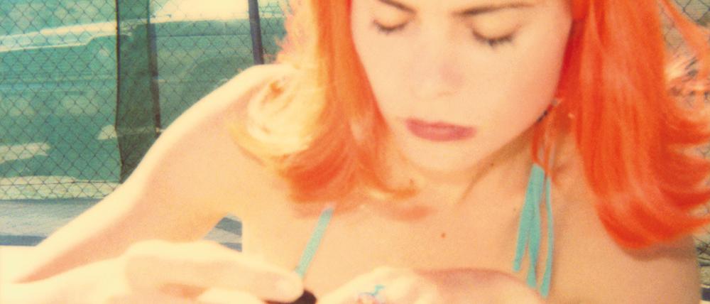 Stefanie Schneiders Polaroid-Edition „Radha doing her Nails“ (1999) war das erste Motiv von Lumas.