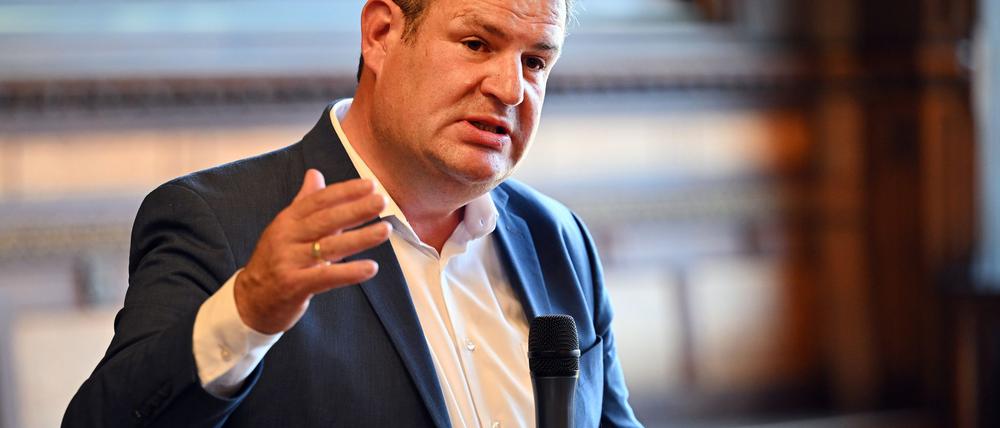 Ohne die Verlängerung der Bezugsdauer fürchtet das Arbeitsministerium einen „erheblichen Personalabbau bei den von Kurzarbeit betroffenen Betrieben“. (Archivbild)