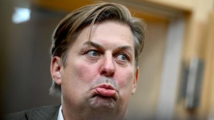Maximilian Krah, AfD-Spitzenkandidat zur Europawahl 2024, wollte Jan Böhmermann verbieten lassen, über einen Vorfall auf dem Münchner Oktoberfest zu sprechen.