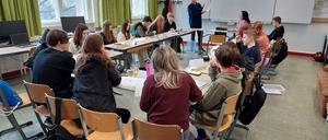 Grundkenntnisse im Deutschen und im hiesigen Alltagsleben sollen in den Kursen „Fit für die Schule“ vermittelt werden. 
