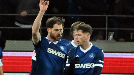 KSC-Stürmer Budu Siwsiwadse (l) zeigte mal wieder seine Torjägerqualitäten.