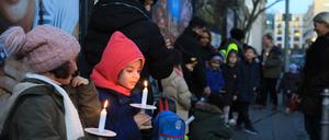 Ringen um Beachtung: Vor fünf Jahren protestierte die Kurt-Schumacher-Schule mit einer Lichterkette. Diesmal soll es eine Demo am Abgeordnetenhaus geben. 
