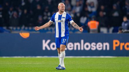 Fussball, Herren, Saison 2024/2025, 2. Bundesliga 16. Spieltag, Hertha BSC - SC Preußen Münster, Toni Leistner Hertha BSC, Enttäuschung nach Gegentor zum 1:2, 13.12. 2024, *** Football, Men, Season 2024 2025, 2 Bundesliga 16 Matchday , Hertha BSC SC Preußen Münster, Toni Leistner Hertha BSC , Disappointment after conceding 1 2, 13 12 2024, Copyright: xSebastianxRäppold/MatthiasxKochx