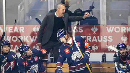 Eisbären-Coach Serge Aubin fordert mehr Einsatz von seinen Profis.