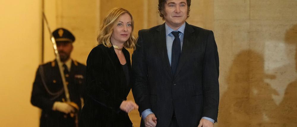 Argentiniens Präsident Javier Milei ist jetzt auch Italiener. Italiens Ministerpräsidentin Giorgia Meloni verlieh ihm die Staatsbürgerschaft.
