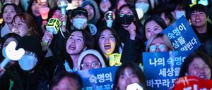 Tausende demonstrieren in Seoul.