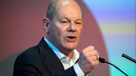 Bundeskanzler Olaf Scholz verteidigt die Unterstützung der Ukraine mit Waffenlieferungen und wirbt gleichzeitig für bisherige Ukraine-Politik verteidigt und zuglich für Frieden geworben.