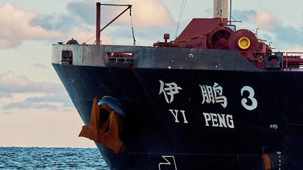 Die „Yi Peng 3“ liegt immer noch zwischen Nord- und Ostsee.