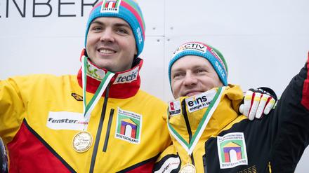  Simon Wulff (l) und Francesco Friedrich haben auch das zweite Rennen in Sigulda gewonnen. 