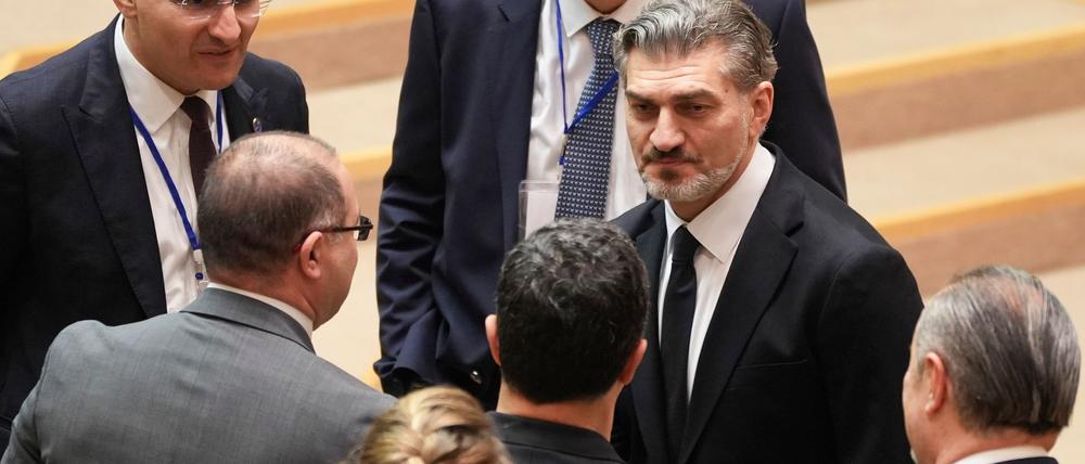 In Georgien ist mit dem Ex-Fußballer Michail Kawelaschwili der Kandidat der Regierungspartei Georgischer Traum zum neuen Präsidenten gewählt worden.