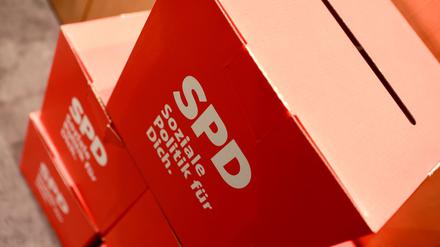 Nach Angaben der SPD wurde ein Parteimitglied zu Boden gestoßen und in Gesicht und Bauch getreten. (Symbolbild)