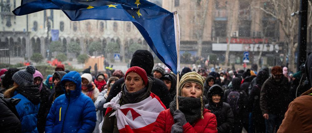 Demonstranten am Samstag in Tiflis.