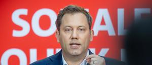 Lars Klingbeil, SPD-Bundesvorsitzender, spricht bei der sogenannten Wahlsiegkonferenz der SPD (Archivbild).