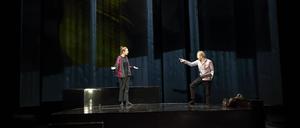 Carolin Haupt und Christoph Gawenda in Yael Ronens „Replay“ in der Schaubühne am Lehniner Platz.