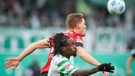 Noel Futkeu (l) lässt die Fürther jubeln.