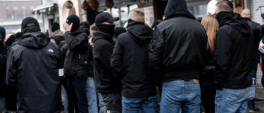 Die Angreifer waren wohl auf der Anreise zu einer Demo von Rechtsextremen in Friedrichshain.