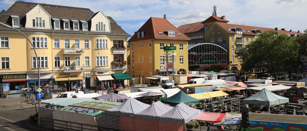 Markt und Geschäfte rund um den Kranoldplatz in Berlin-Lichterfelde-Ost.
Foto: Thilo Rückeis