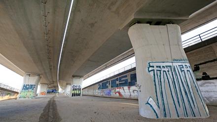 Die lang geforderte Skater-Anlage könnte unter der Nuthe-Schnellstraße entstehen. 
