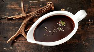 Dunkle Sauce zum Wild.