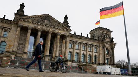 Im Bundestag sollen heute der Weg für Neuwahlen bereitet werden.