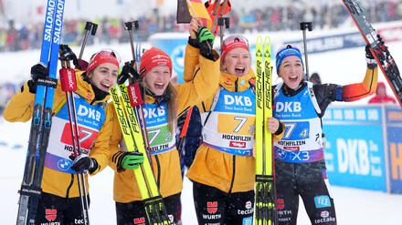 Erfolgsquartett. Vanessa Voigt (GER), Julia Tannheimer (GER), Selina Grotian (GER), Franziska Preuss aus Deutschland während des 4x6-km-Biathlon-Staffel-Bewerbs der Frauen. 