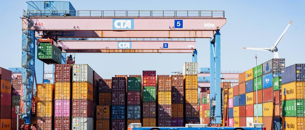 Container im Hamburger Hafen.
