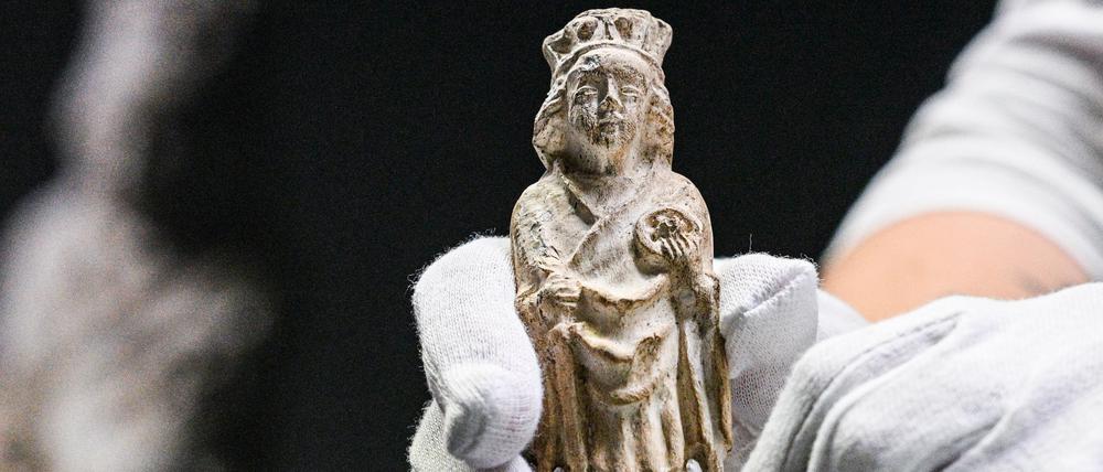 Die Figur der Heiligen Katharina habe nahezu unversehrt geborgen werden können.