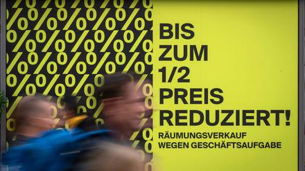 Die Quote der Unternehmen, die in Brandenburg 2024 Insolvenz anmeldet, ist einer Schätzung zufolge eher niedrig - steigt aber wohl dennoch im Jahresvergleich.