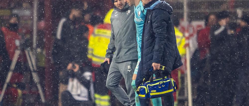 Bochums Keeper Drewes muss in Berlin vom Feld