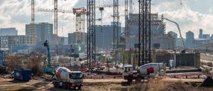 Alle drei Jahre wird in Berlin einmal das Tempelhofer Feld zubetoniert, sagt der BUND.