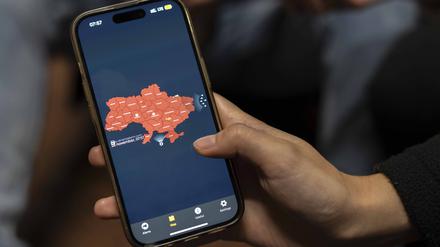 Eine App der ukrainischen Streitkräfte zeigt den Flugweg russischer Drohnen. 