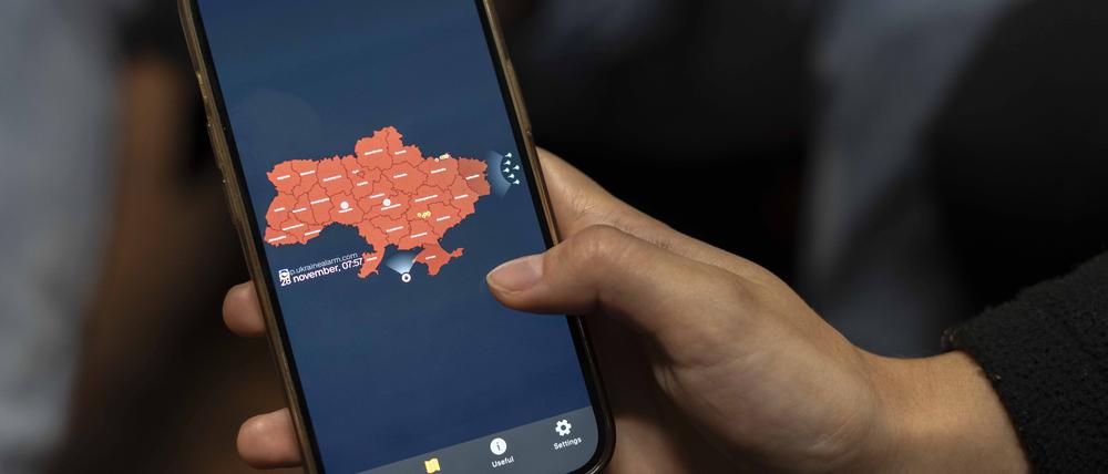 Eine App der ukrainischen Streitkräfte zeigt den Flugweg russischer Drohnen.