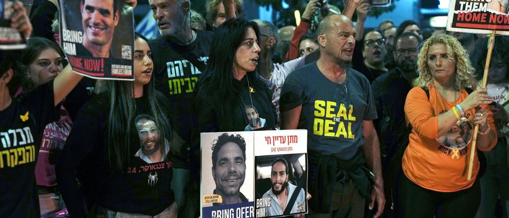 Angehörige der Geiseln im Gazastreifen fordern unermüdlich ihre Freilassung. (Archivbild)