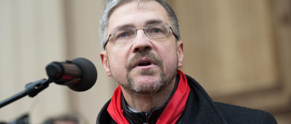 Das Ermittlungsverfahren gegen Potsdams Oberbürgermeister Mike Schubert (SPD) wegen der Ticket-Affäre ist eingestellt (Archivbild)