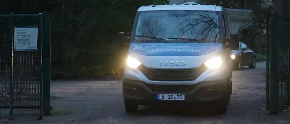 In den Ermittlungen gegen einen Palliativarzt, der Patienten getötet haben soll, wurde eine weitere Leiche ausgegraben.