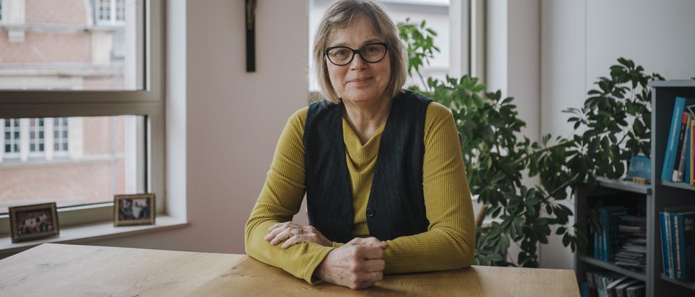 Eva Maria Welskop-Deffaa ist seit November 2021 Präsidentin des Deutschen Caritasverbandes. Fotografiert am 12. Dezember 2024.