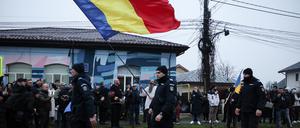 Demo für den ultrarechten rumänischen Präsidentschaftskandidaten Calin Georgescu in Mogosoaia.