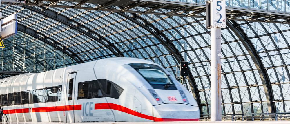 ICE der Deutschen Bahn in Berlin. 
