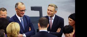 Die Parteichefs von CDU und FDP im Bundestag: Die Christdemokraten wollen Bürger:innen und Fimen nach den Freien Demokraten am meisten entlasten. 