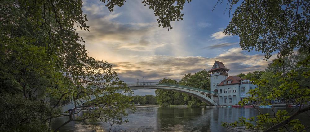 Abteibrücke und Insel der Jugend, Treptow-Köpenick, Berlin, Deutschland, Europa Copyright: imageBROKER/FotoatelierxBerlin iblbdh04152095.jpg Abbey bridge and Island the Youth Treptow Köpenick Berlin Germany Europe Copyright image broker FotoatelierxBerlin iblbdh04152095 JPG