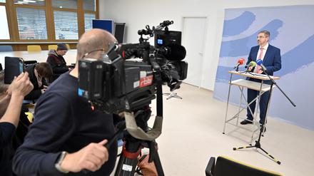 Oberbürgermeister Mike Schubert bei seiner Pressekonferenz zur Einstellung des Ermittlungsverfahrens am Dienstag.