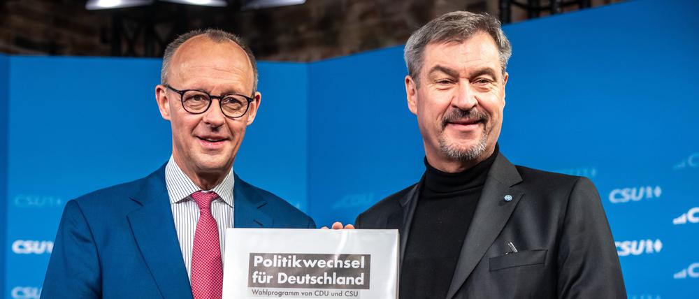 Zwei Parteichefs, ein Wahlprogramm: Unionskanzlerkandidat Friedrich Merz (CDU) und Bayerns Ministerpräsident Markus Söder (CSU) bei der Vorstellung am 17. Dezember.