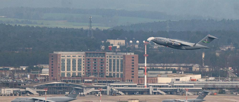 Der Luftwaffenstützpunkt Ramstein spielt eine wichtige technische Rolle im US-Drohnenprogramm. (Archivbild)