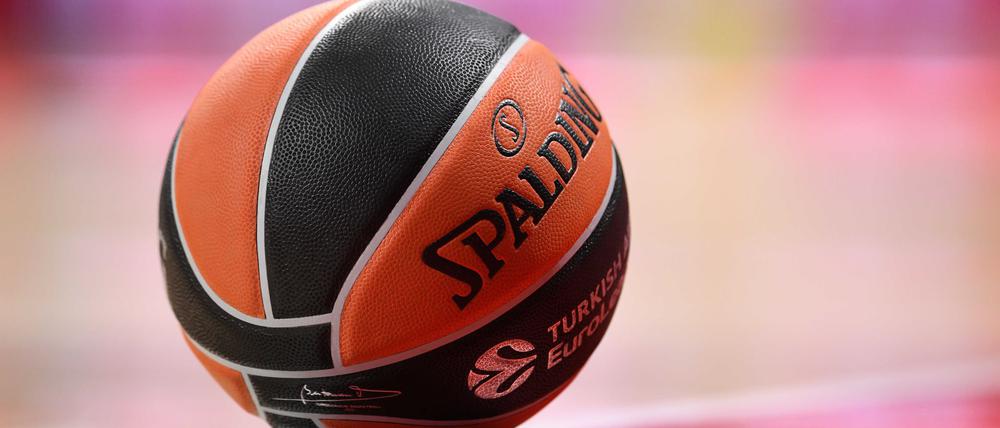 Nach dem Tod von Janis Timma beginnen die Euroleague-Spiele mit einer Schweigeminute.