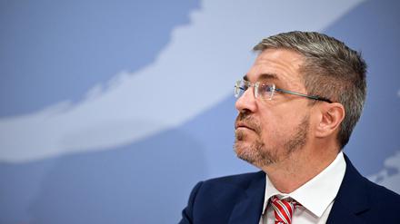 Potsdams Oberbürgermeister Mike Schubert (SPD) bei seinem Statement am 17. Dezember. 