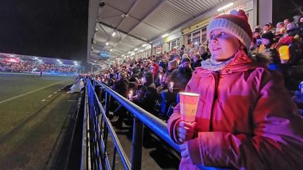 Zu Weihnachten 2022 haben etwa 5000 Menschen gemeinschaftlich im Karl-Liebknecht-Stadion gesungen. In diesem Jahr werden 8000 erwartet.