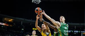 Louis Olinde stemmte sich mit Alba Berlin gegen die Niederlage, war gegen Kaunas aber chancenlos.